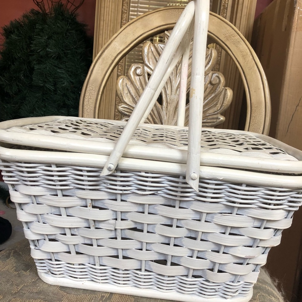 White wicker picnic basket